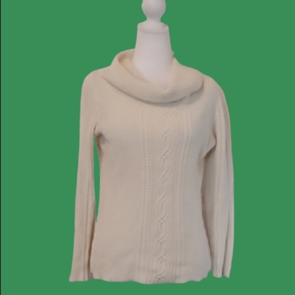 💙🌺Cozy White Cable Knit Sweater With Cowl Neck - Picture 2 of 11
